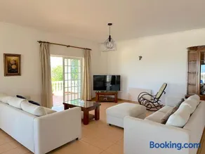 BnB Homes Luxurious Villa Stardust with Swimming pool & BBQ for Family Fun - Image 3