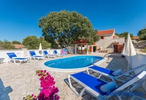 The Grandfather's courtyard villa with heated pool - Image 2