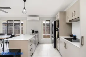 Ideal for Tradies and Nurses by Custom Bnb Hosting - Image 4