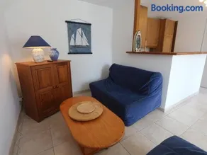 Appartement avec jardin proche plage et port, 2 chambres, parking privé, équipements complets - FR-1-481-56 - Image 2
