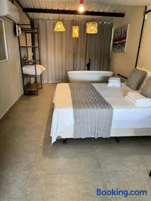 Micro casa quintal privativo, banheira de imersão - Image 1