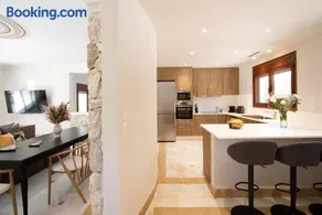villa lion - Image 3