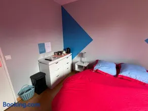 Chambre avec lit rond king size insolite, proche TGV, parking gratuit - Image 1