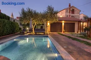 Charming villa Donatella with private pool in Pula - Image 3