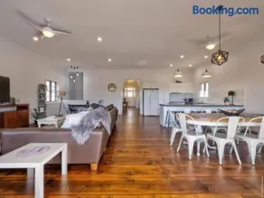 Hamptons House On Fraser Coast - Image 3