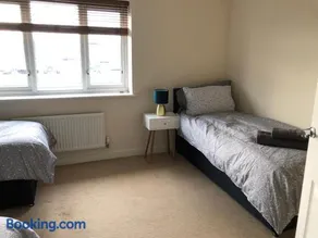 Bray House - Perfect for Large Groups - Image 3