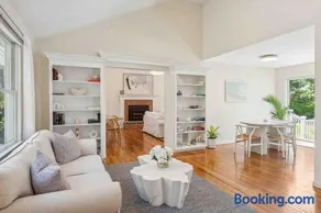 Hamptons 4BR Oasis with Heated Pool, Hot Tub and Beach - Image 3