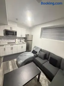 Comfy Haven Family Friendly 2 Bedroom suite - Image 2