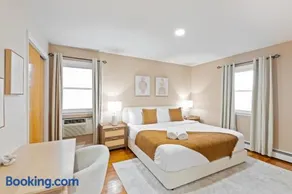 3Br Apt in West New York with Private Parking and Rooftop - Image 3