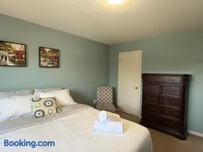 The Pine Haven retreat with hot tub and fire pit - Image 2