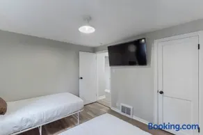 Touchdown Bungalow-Charming HOF Village Home - Image 1