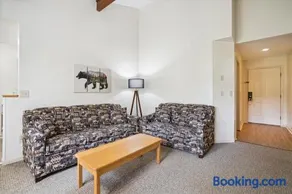 Cedarbrook Queen Suite 203 - Image 3