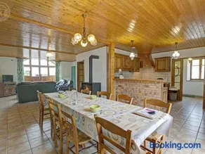 Gîte de charme pour 11 pers. avec animaux admis et poêle à bois, Livradois-Forez - Image 3