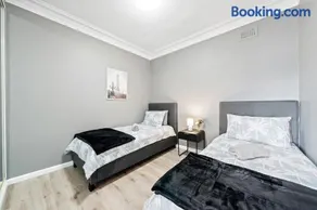 New 2 Bedroom House 500m to Mall with Free Parking - Image 2