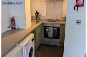 Georgian Apartment Sleeps 2 with Wifi - Image 2