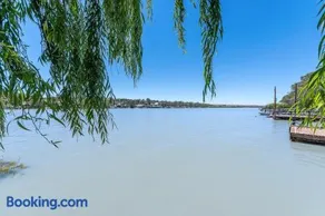 Riverside - Waterfront Luxury - Image 5