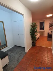 Close to the subway. Beautiful and Cozy apartment! - Image 3