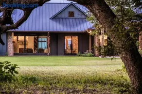 The Winn Retreat in Round Top, a serene escape - Image 4