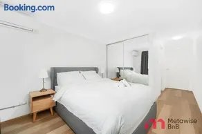 MetaWise BnB Bright 1Bed Loft Near The Star & CBD - Image 5