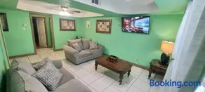 Great location to explore Houston - Image 2