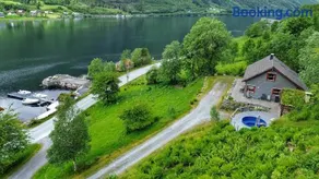 Fully equipped cabin by the fjord - Image 1