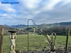 Carol Anns Caravan, Working Farm Stay, Rural, Private, Fire Pit for hire, Dogs on request - Image 3