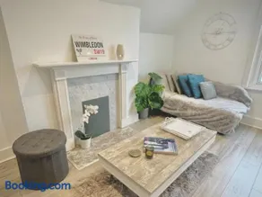 Prime Central Wimbledon - 2 bedroom flat next to Wimbledon Train Station - Image 5
