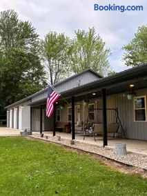 Quiet home near Lake Sullivan - Image 2