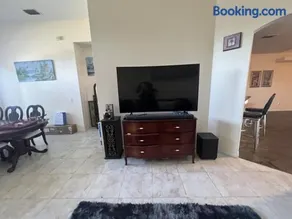 Room in Citrus park and Carrollwood with Pool, close to the airport & downtown - Image 3