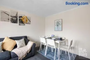 Contractors 4 Bed with Parking - Image 5