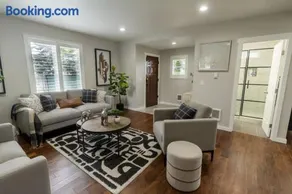 Room with 2 Twin Beds in Tacoma - Image 3