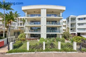 Meridien Beachfront Apartments at Trinity Beach - Image 1