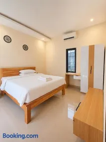 Cozy Poolside Room at Guesthouse Zio - Image 4