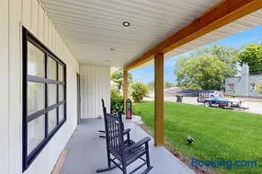 The Three Seasons - Centrally located house in Lake Leelanau - Image 3
