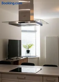 Modern Central Apartment Huntly - Image 4