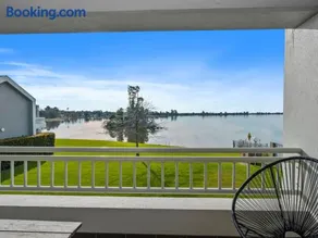 Yarrawonga Lakeside Apartment 48 - Image 3