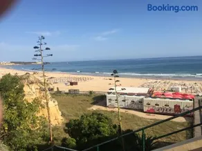 Appartement de vacances entièrement équipé avec internet haut débit | Vue ville | À côté de la plage - Image 2