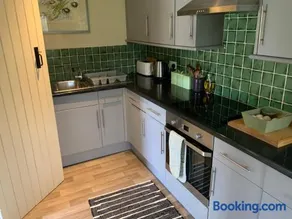 Gardeners Cottage - Image 2