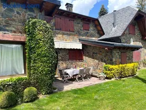 Chalet con gran jardín en Llivia - Image 3