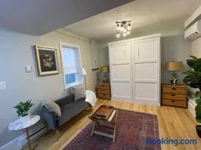 Renovated Studio, near hospitals, MBTA - Image 3