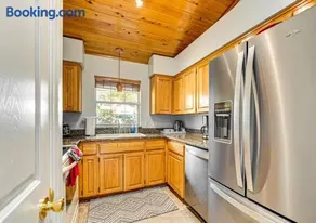 Cozy Bungalow Steps from Downtown Mount Dora - Image 2