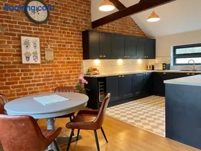 Hayes Suite - Image 2