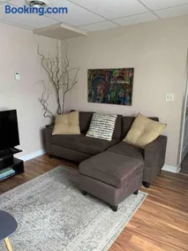 Downtown 2 bedroom 1st Floor - Image 1