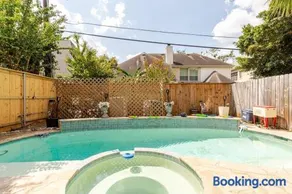 INSPERIT Home at Galleria with heated pool spa - Image 3