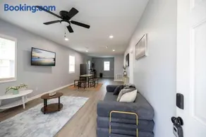 3 Min to Downtown - 10 Min to Elon - Smart TVs - Image 1