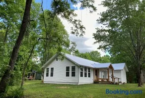 Paradise Meadows Farmhouse - Image 2