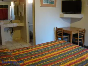 American Inn - Image 4