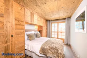 Chalet Ourson Brun by Mrs Miggins - Image 3