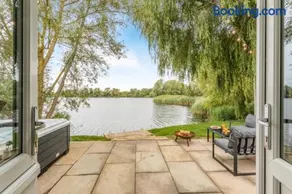 5 Chestnut Bay Lakeside Hideaway - Image 2