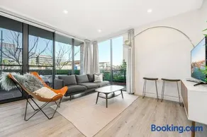Penrith 3Br apt close toTrain station & Shopping - Image 1